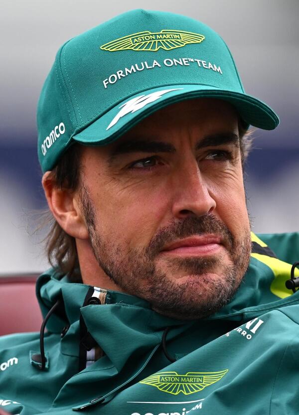 Alonso continua il business della auto di lusso: quanto vale la sua McLaren Elva