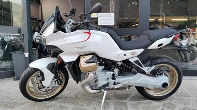 Moto Guzzi V100 Mandello (2022 - 24) nuova