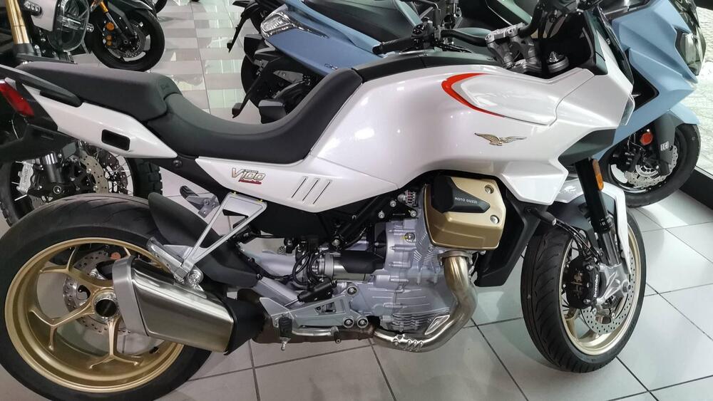 Moto Guzzi V100 Mandello (2022 - 24) (2)