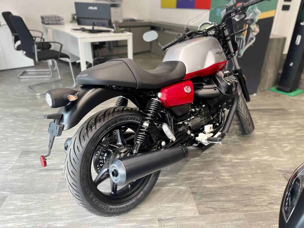Moto Guzzi V7 Stone Corsa (2023 - 25) (2)
