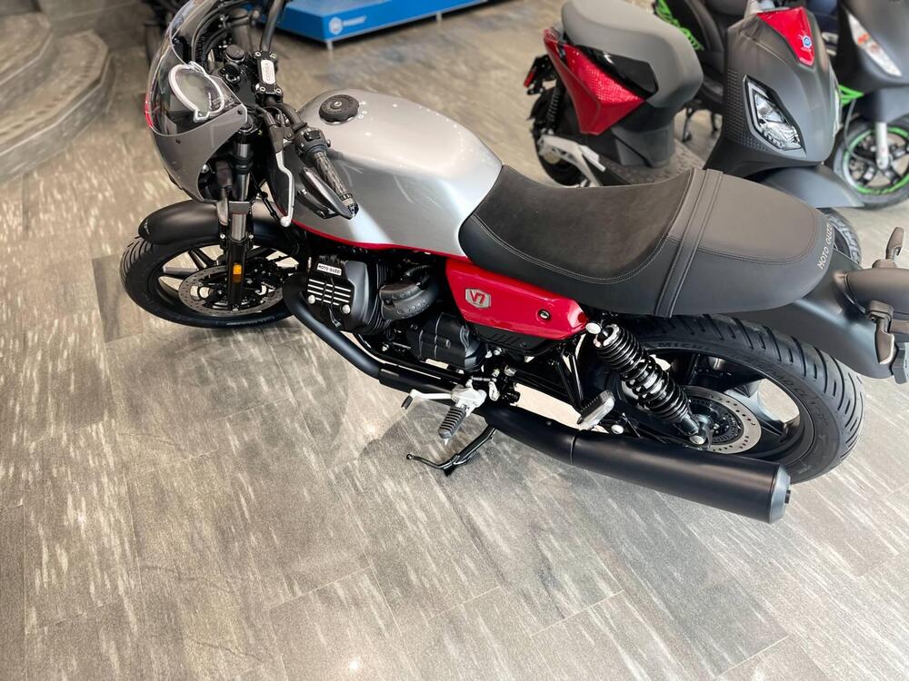 Moto Guzzi V7 Stone Corsa (2023 - 25) (3)