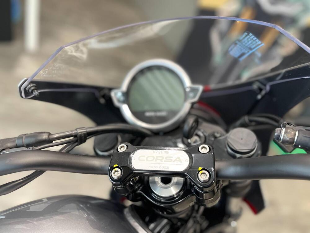 Moto Guzzi V7 Stone Corsa (2023 - 25) (5)