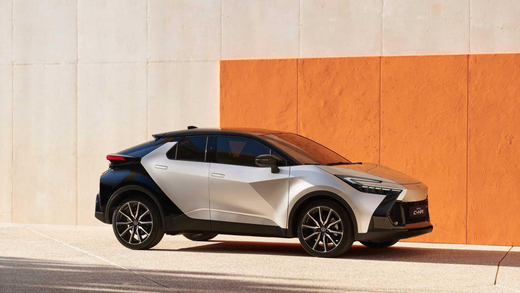 Toyota Toyota C-HR 2.0 PHEV Trend Eco: prezzo e scheda tecnica ...