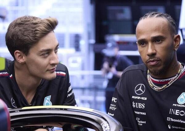 [VIDEO] Disastro Mercedes, il video delle scuse di Hamilton e l&rsquo;abbraccio a Russell dopo il GP del Qatar