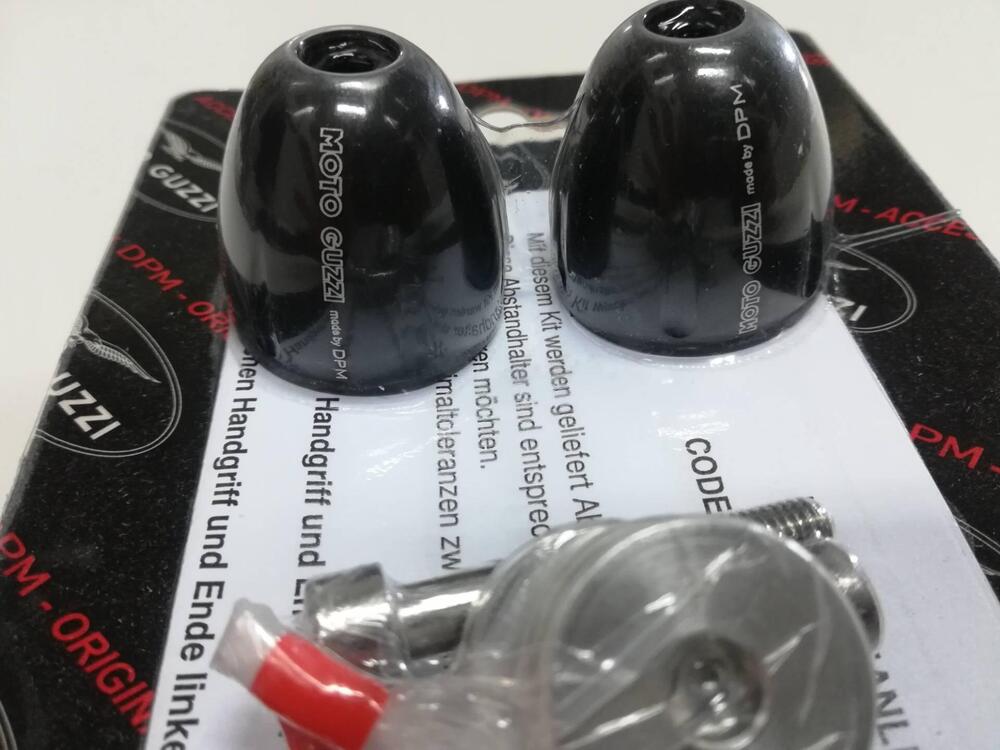 Terminali manopole round neri Moto Guzzi (3)