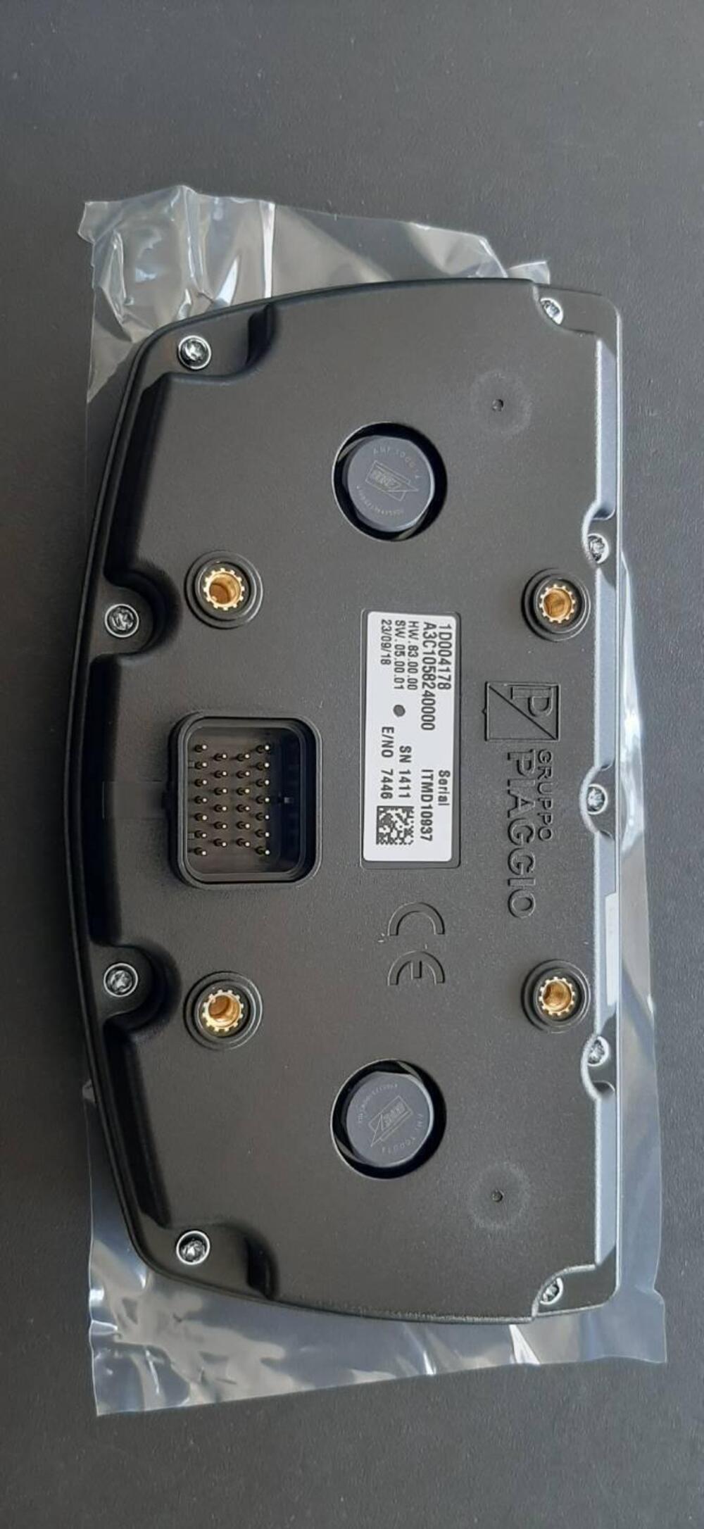 GRUPPO STRUMENTI BEVERLY 300 HPE/400HPE Piaggio (2)