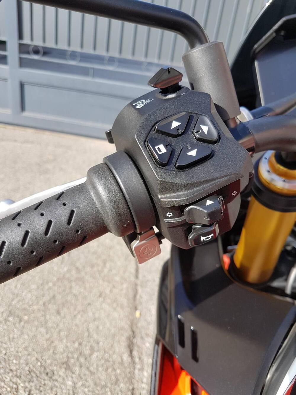 Aprilia Tuono V4 Factory (2021 - 24) (18)