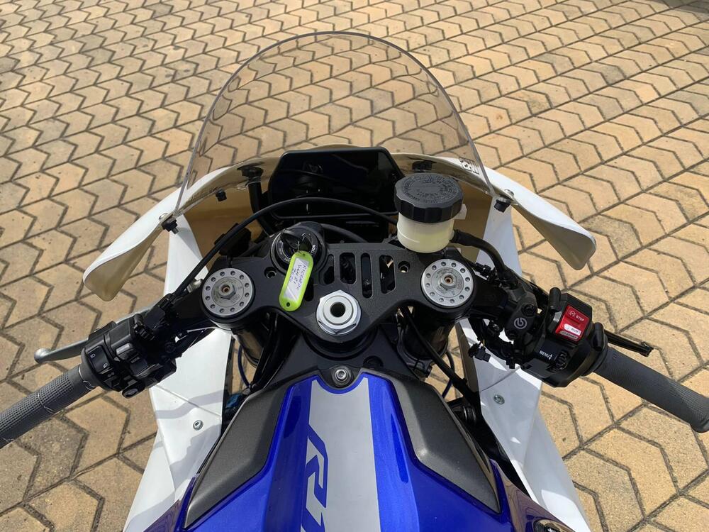 Yamaha YZF R1 (2020 - 25) (6)