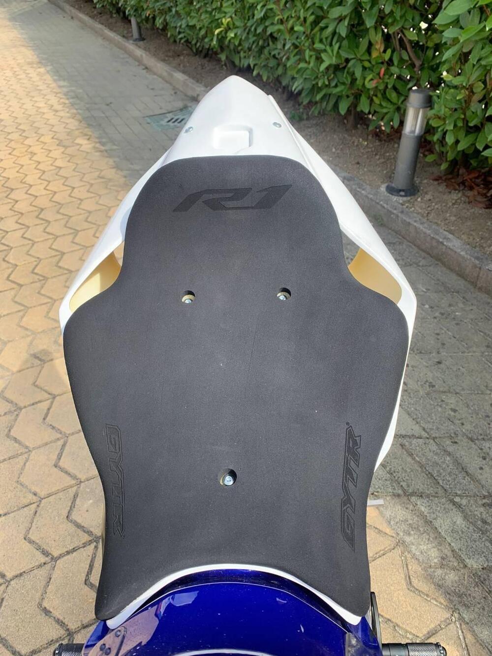 Yamaha YZF R1 (2020 - 25) (7)