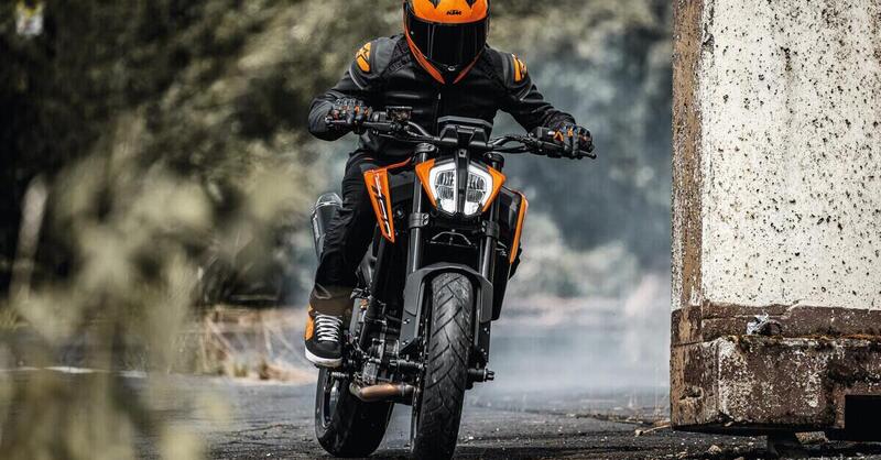 KTM lancia la 790 Duke 2024