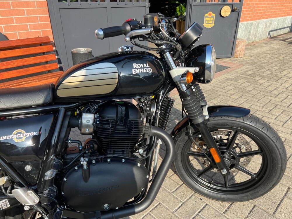 Royal Enfield Interceptor 650 (2021 - 25) (3)