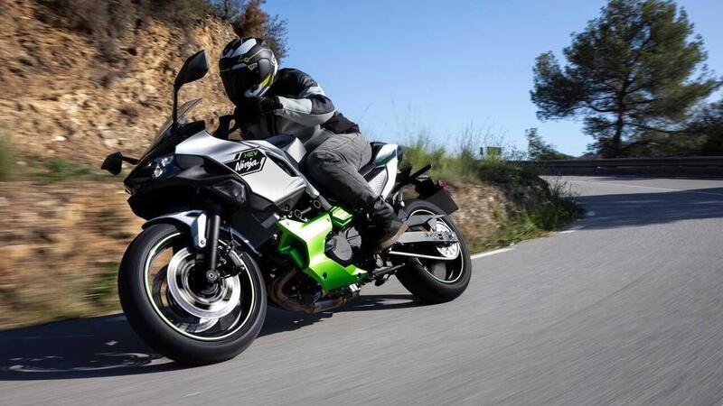 Kawasaki Ninja 7 Hybrid: il TEST della prima moto ibrida al mondo! [VIDEO e GALLERY]