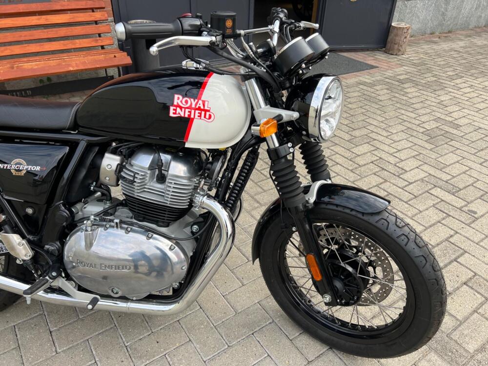 Royal Enfield Interceptor 650 (2021 - 26) (4)