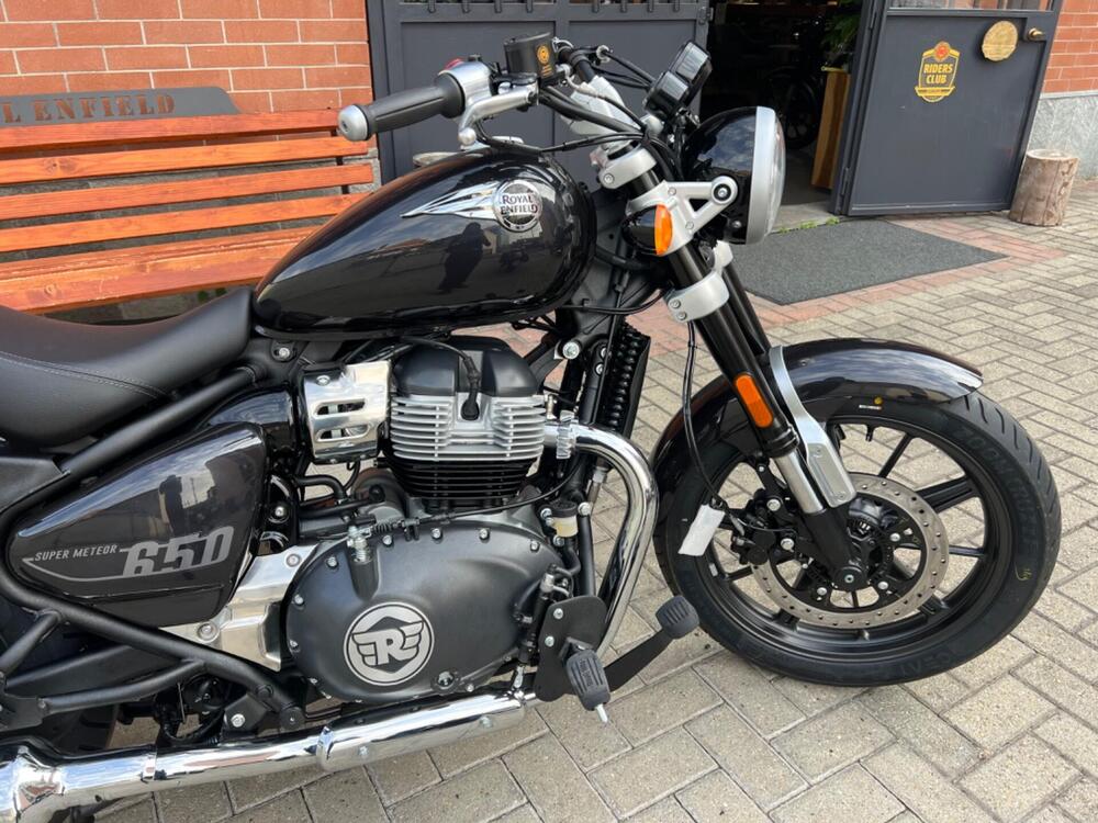 Royal Enfield Super Meteor 650 (2023 - 26) (3)