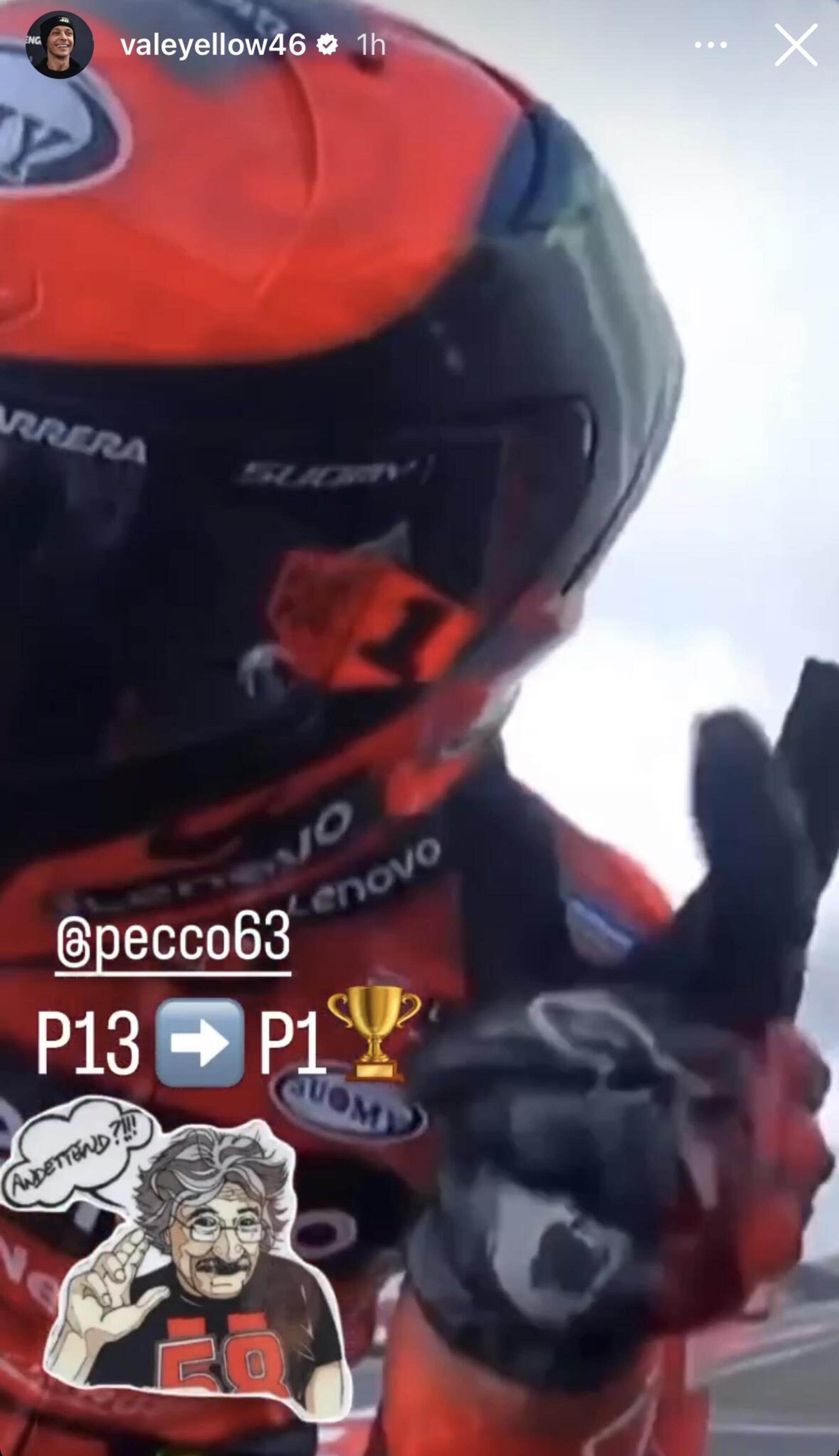 Valentino Rossi festeggia vittoria Pecco Bagnaia