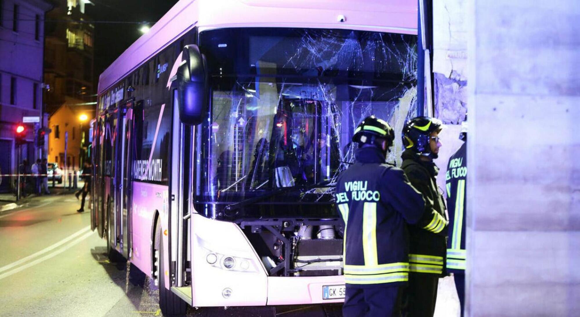 Ancora lavoro per i vigili del fuoco su un bus elettrico a Mestre