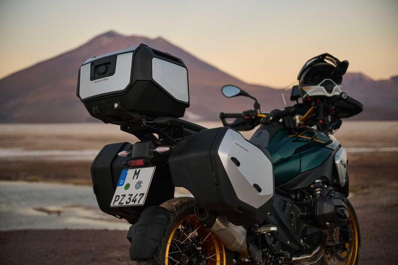 BMW R1300GS: tutte le novit&agrave; del sistema di valigie Vario. Ecco cosa cambia