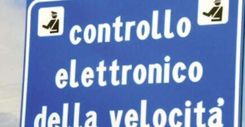 Multa e punti per il semaforo a Roma, ma non c&#039;era mai stata 