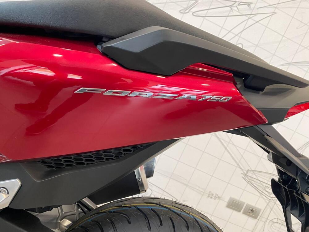 Honda Forza 750 DCT (2021 - 24) (17)