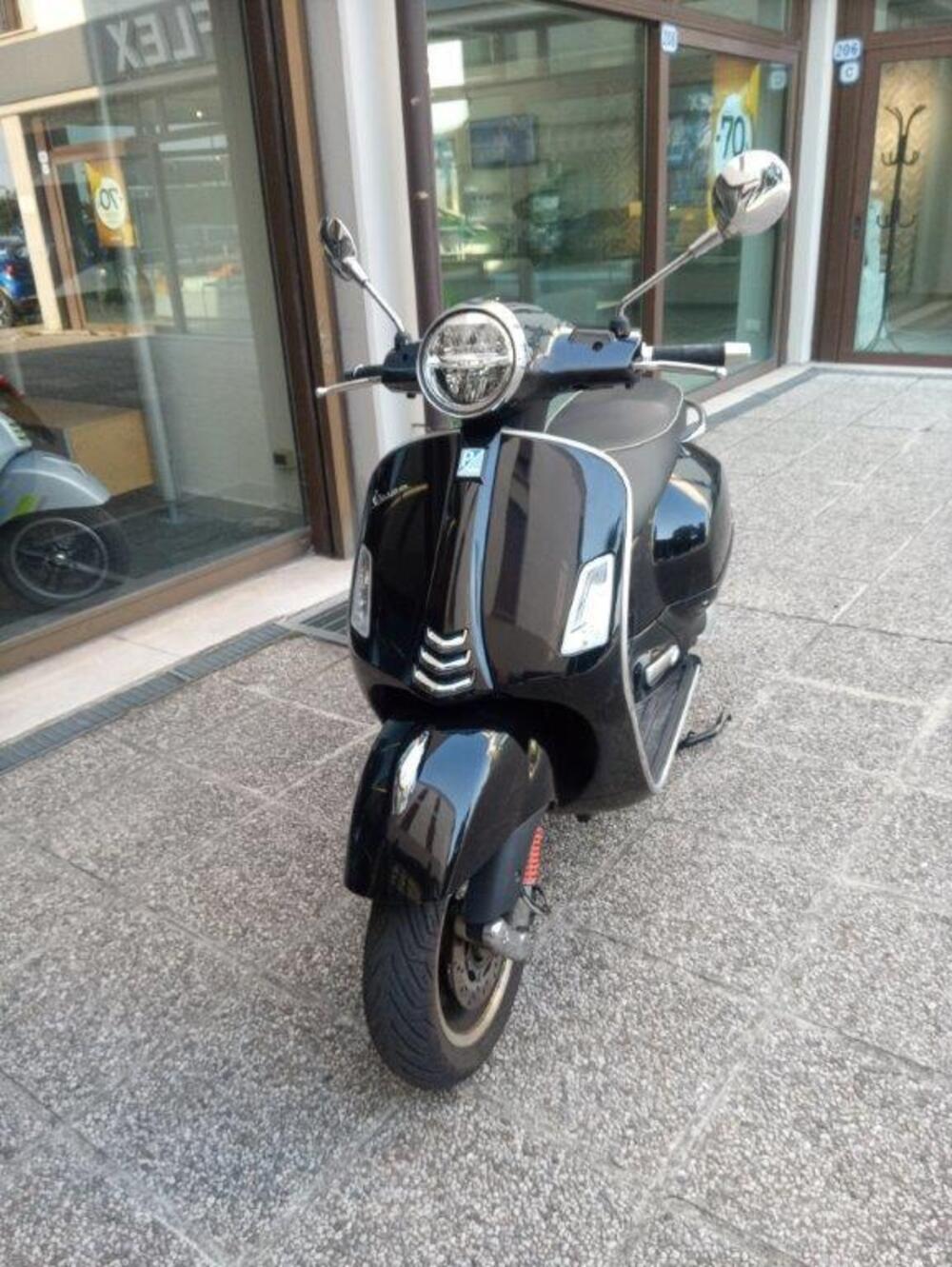 Vespa GTS 300 Super Hpe (2018 - 19) (3)
