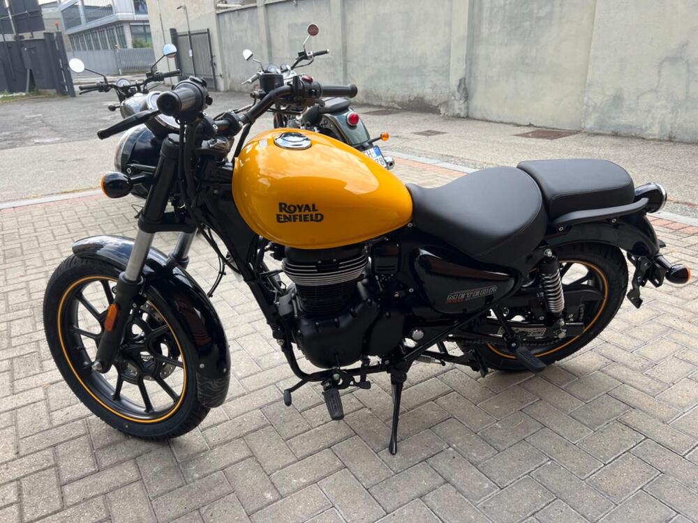 Royal Enfield Meteor 350 Fireball (2021 - 25) (8)