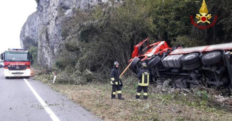 Camion investe un cervo, incidente mortale a Belluno