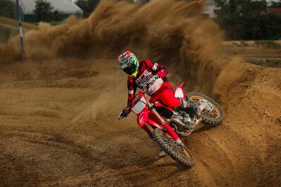 Honda CRF450R 50th Anniversary TEST: la MX che arriva dagli anni &#039;80! [VIDEO e GALLERY]