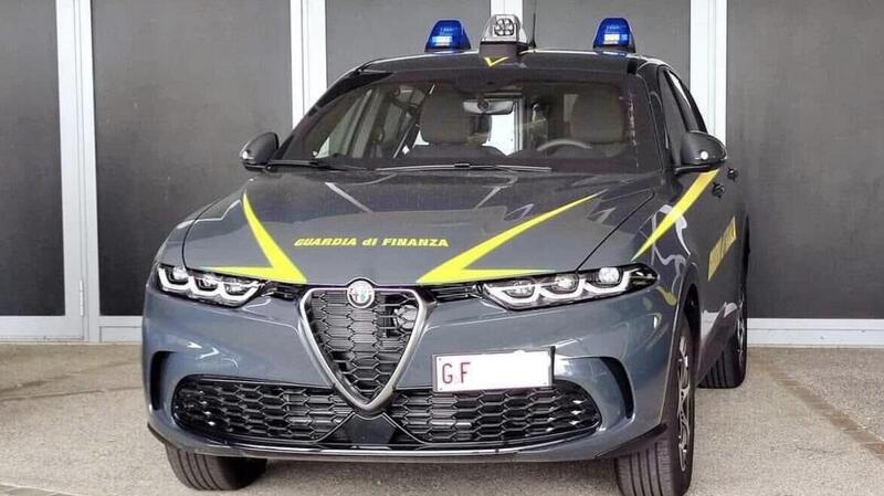 Alfa Romeo Tonale Guardia di finanza: le fiamme gialle con la nuova suv italiana