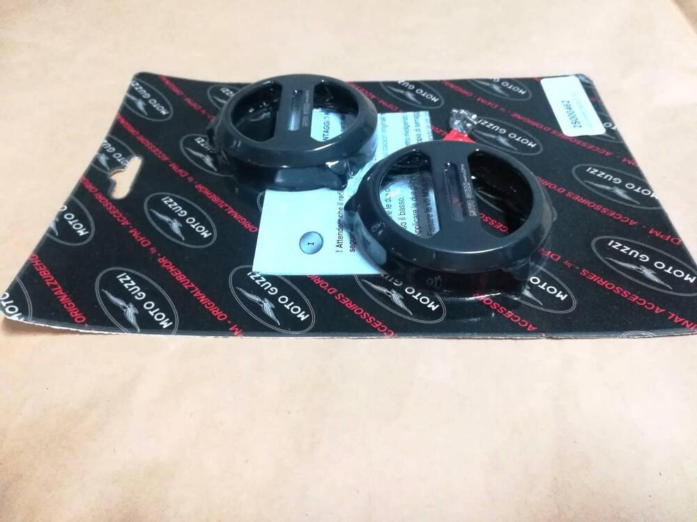 Kit cover clacson dark neri Moto Guzzi (2)