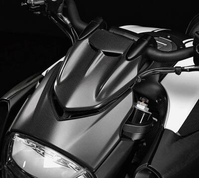 Cornice faro anteriore in carbonio. Ducati