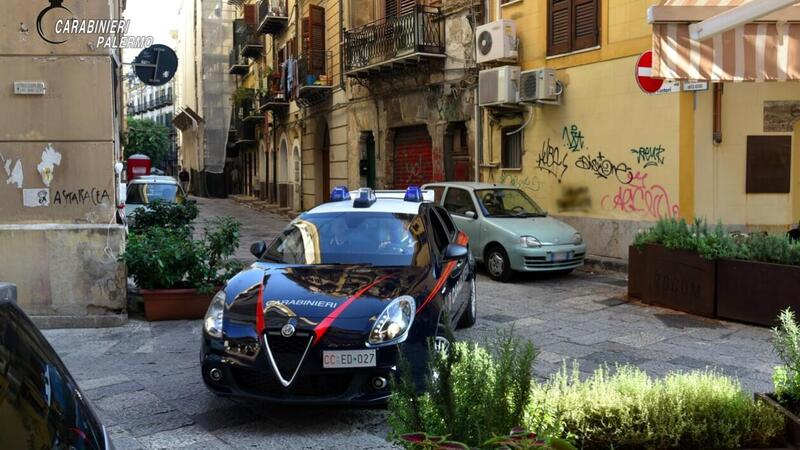 Palermo, rubano due moto davanti al tribunale. Non finisce bene per i ladri