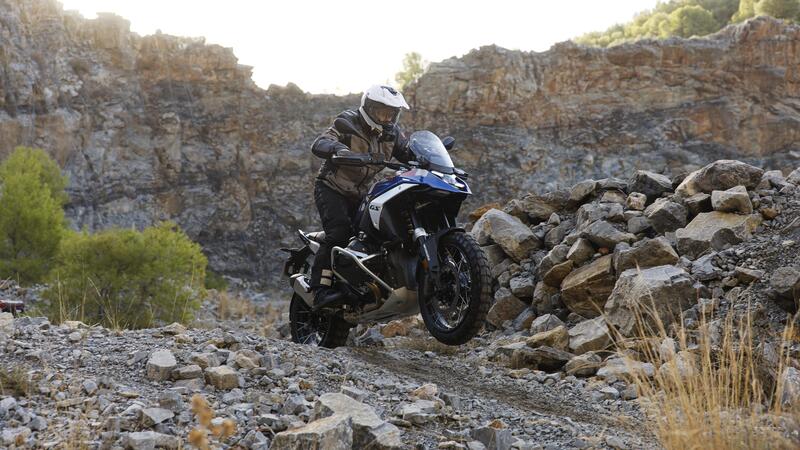 Come si guida la nuova BMW R1300 GS? Ecco le prime impressioni dal TEST [VIDEO]