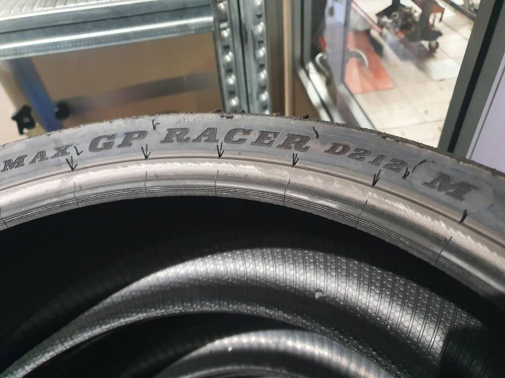 DUNLOP D 212 GP RACER (2)