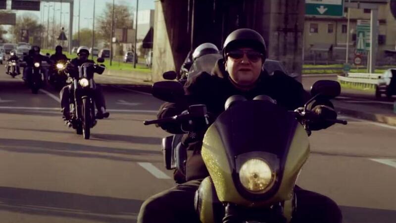 I Club Dogo tornano in scena: Jake la Furia lo far&agrave; in sella a una Harley-Davidson? Gli dedic&ograve; anche una canzone 