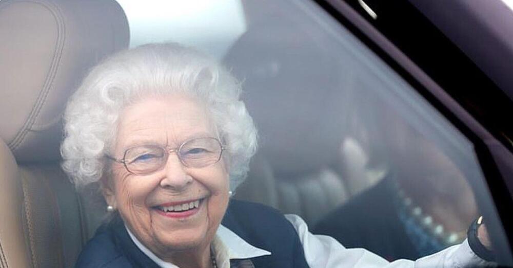 In vendita la Range Rover guidata dalla regina Elisabetta: ecco cosa la rende speciale