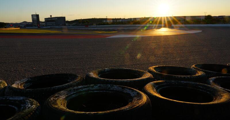 Formula E: batteria a fuoco nel paddock durante i test di Valencia