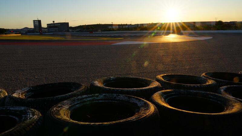 Formula E: batteria a fuoco nel paddock durante i test di Valencia