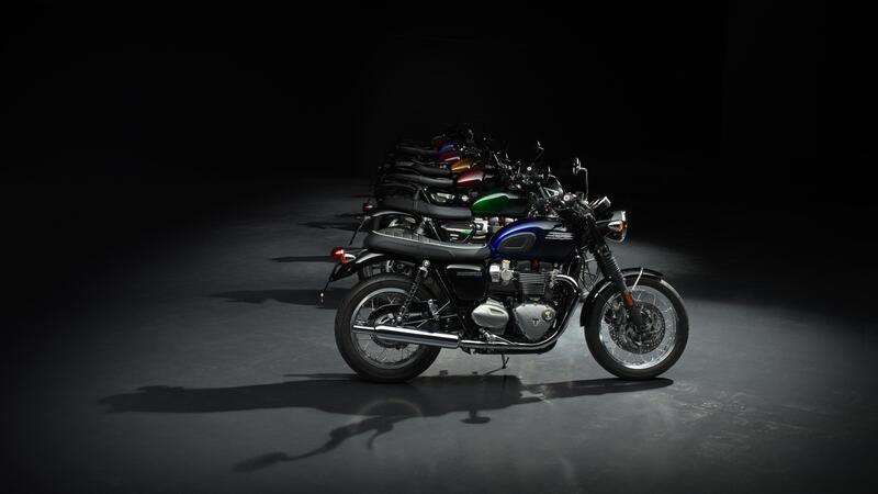 Ecco le nuove Triumph Stealth Edition: dipinte a mano e limitate [GALLERY]