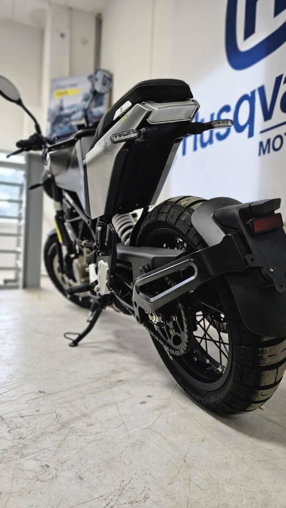 Husqvarna Svartpilen 125 (2021 - 23) (2)