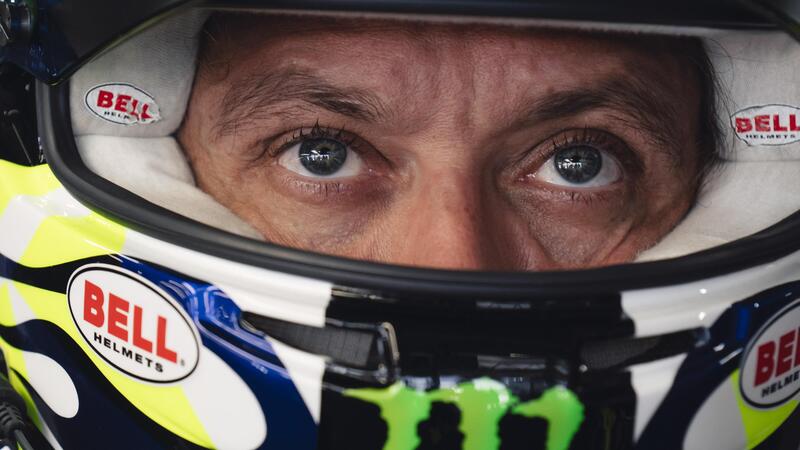 Valentino Rossi a MOW: &laquo;Guidare la macchina &egrave; meno estremo&raquo;, il pilota di Tavullia non esclude il ritorno in MotoGP in tutt&#039;altro ruolo