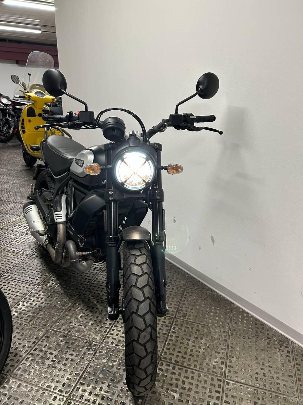 Ducati Scrambler 800 Icon Dark (2020) (2)