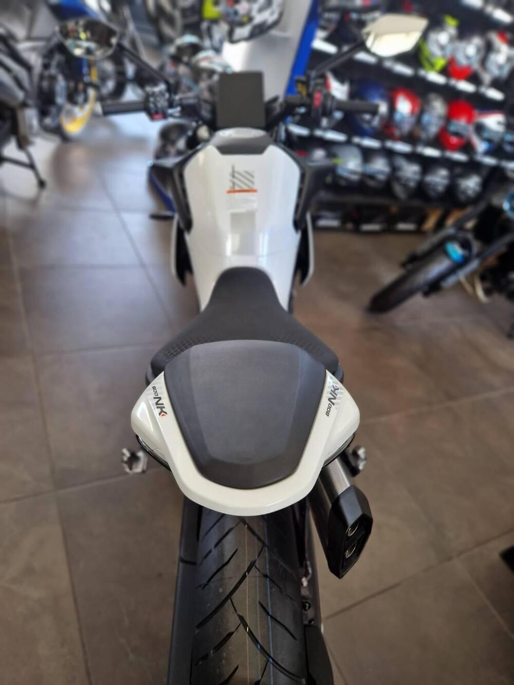 CFMOTO 800NK Advanced (2023 - 25) (3)