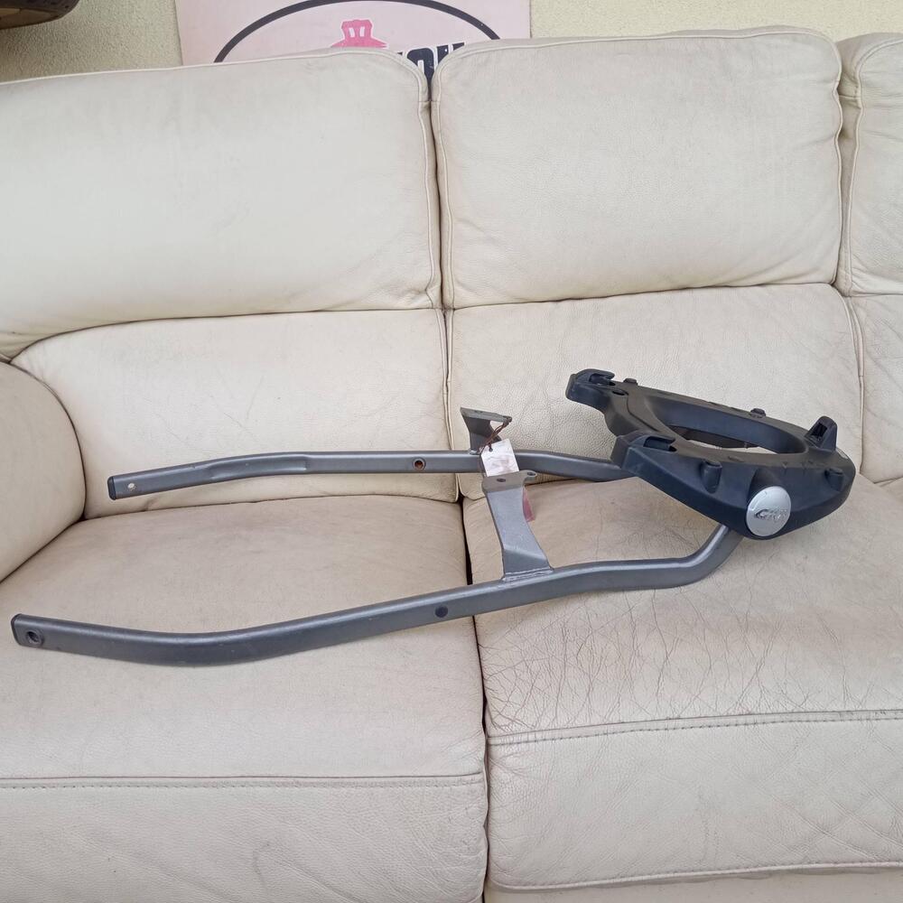 Portapacchi per Honda Hornet 600 Givi