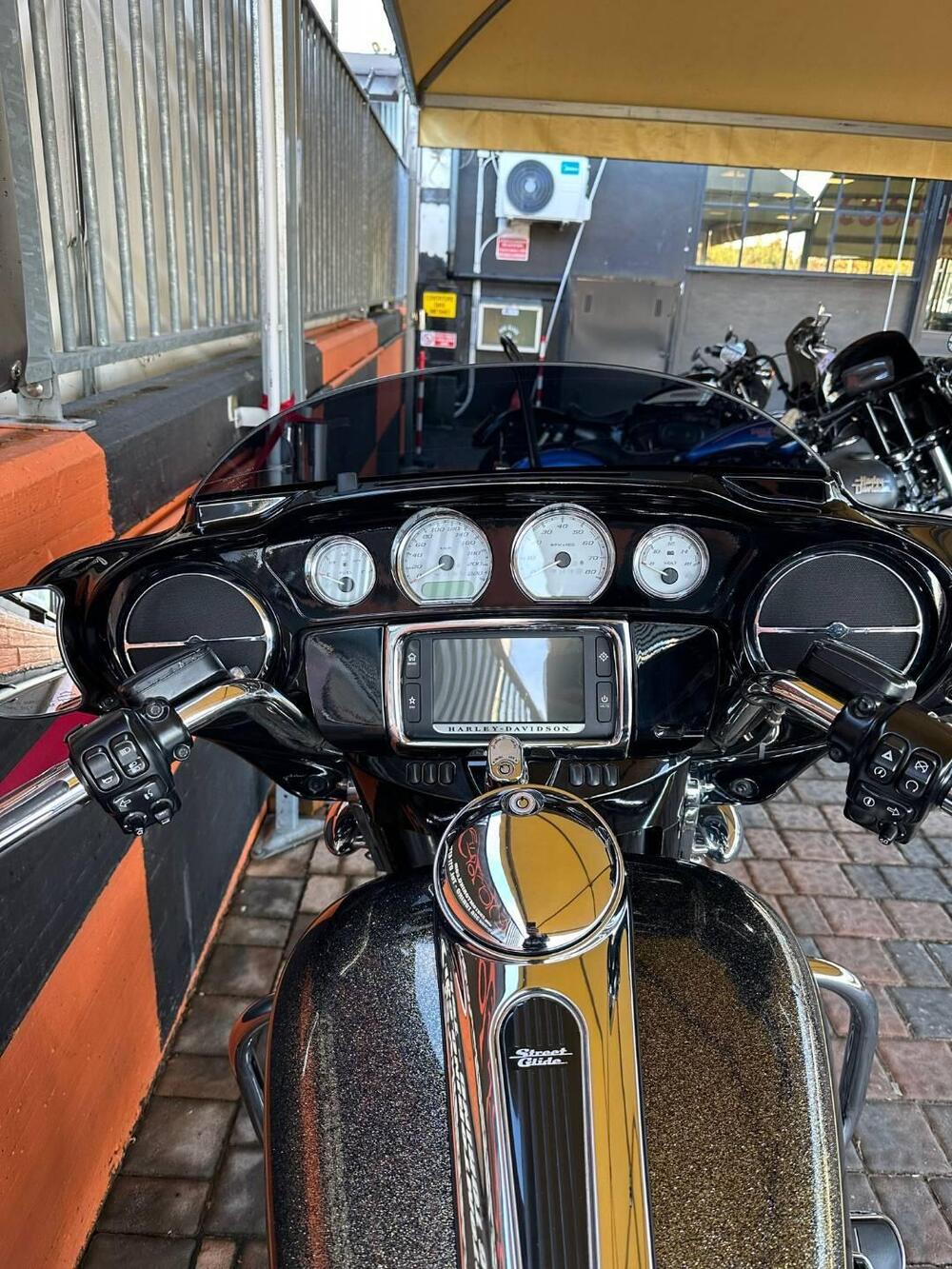 Harley-Davidson 1690 Street Glide Special (2014 - 16) - FLHX (11)