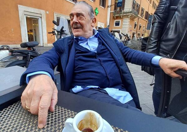 Siamo andati a bere un caff&egrave; con Rino Barillari, re dei paparazzi: &quot;Da Damiano dei Maneskin a Sting o Chiara Ferragni, lo scoop pi&ugrave; grande &egrave; sempre il prossimo&quot;
