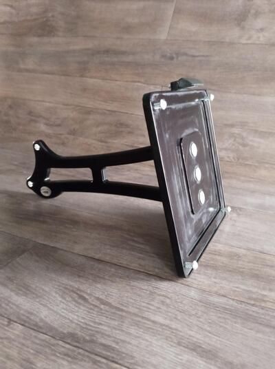 Portatarga italiana laterale nero con luce targa a 