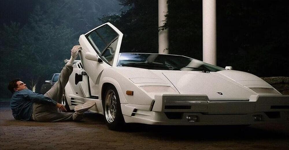 La Lamborghini Countach di The Wolf of Wall Street &egrave; in vendita, con tanto di ammaccature by DiCaprio. Ma il prezzo non ne risentir&agrave;, anzi&hellip;