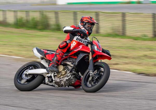 Nuova Ducati Hypermotard 698 Mono: caratteristiche e prezzi [VIDEO]