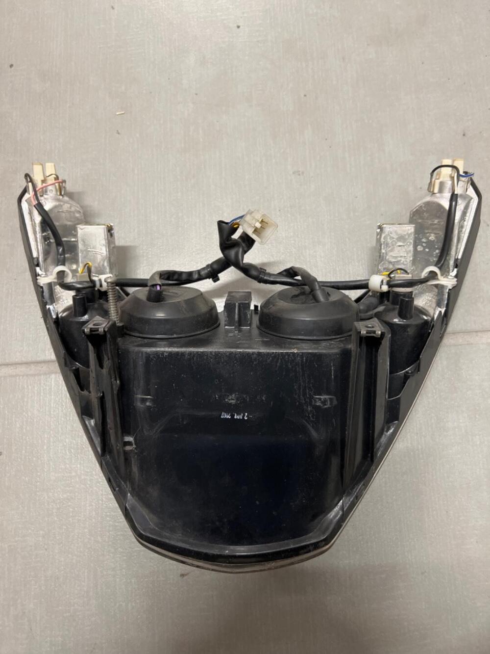 Faro Piaggio Beverly 250 (2)