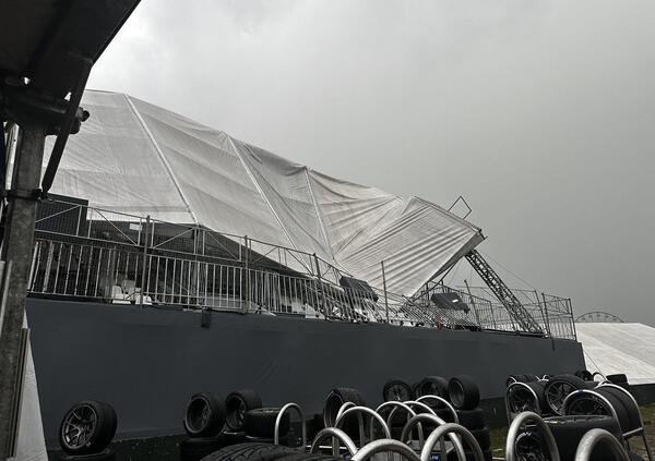 Tetto di una tribuna collassato dopo la tempesta a Interlagos: paura in circuito per le condizioni meteo 